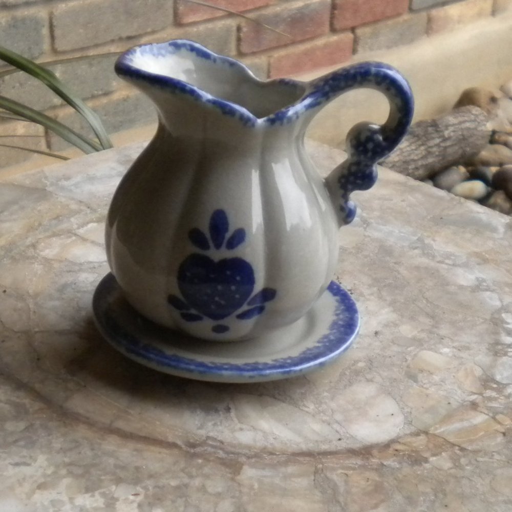 Vintage Sponged Heart Creamer with Plate China